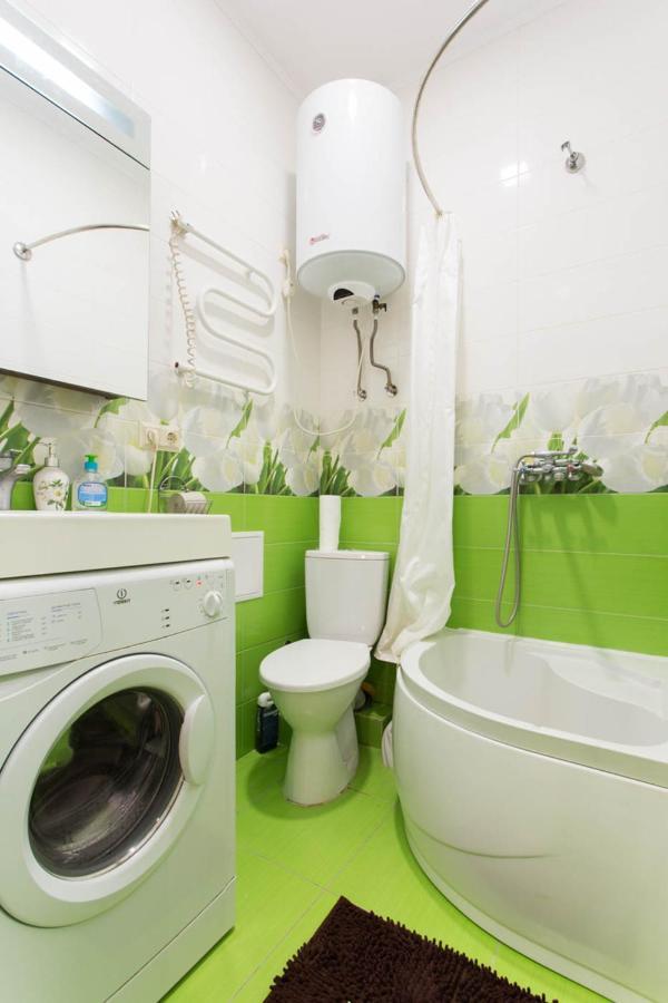 ハルキウWell Located Studio - Yaroslavska Str. 21アパートメント エクステリア 写真