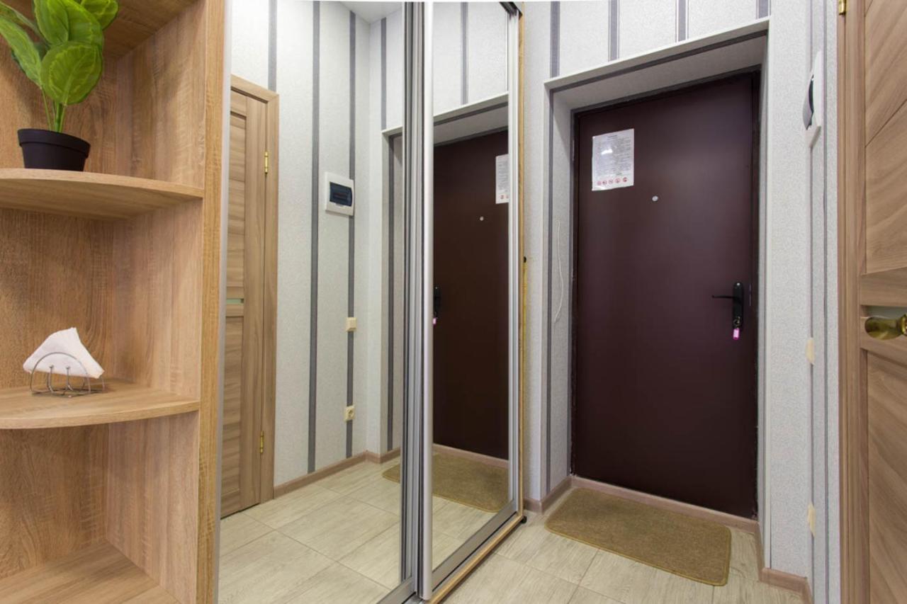 ハルキウWell Located Studio - Yaroslavska Str. 21アパートメント エクステリア 写真