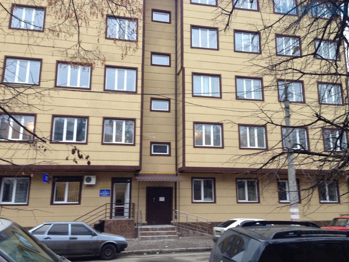 ハルキウWell Located Studio - Yaroslavska Str. 21アパートメント エクステリア 写真