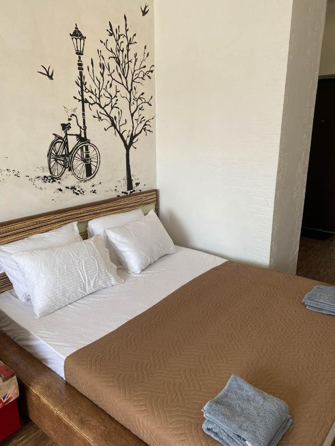 ハルキウWell Located Studio - Yaroslavska Str. 21アパートメント エクステリア 写真