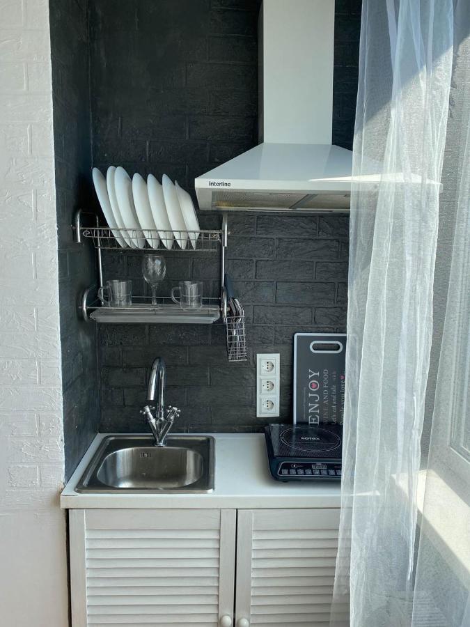 ハルキウWell Located Studio - Yaroslavska Str. 21アパートメント エクステリア 写真