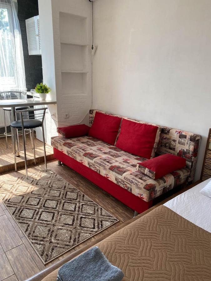 ハルキウWell Located Studio - Yaroslavska Str. 21アパートメント エクステリア 写真