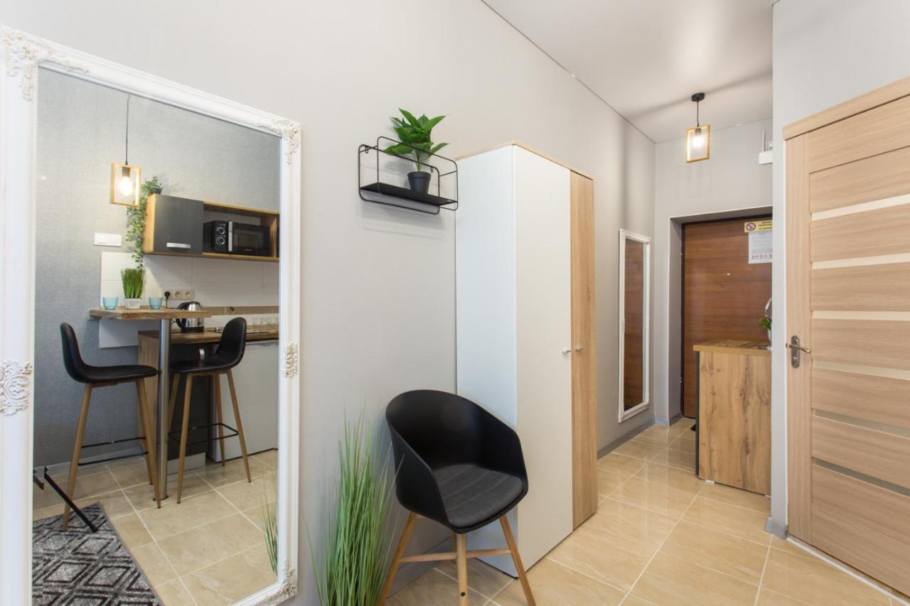 ハルキウWell Located Studio - Yaroslavska Str. 21アパートメント エクステリア 写真