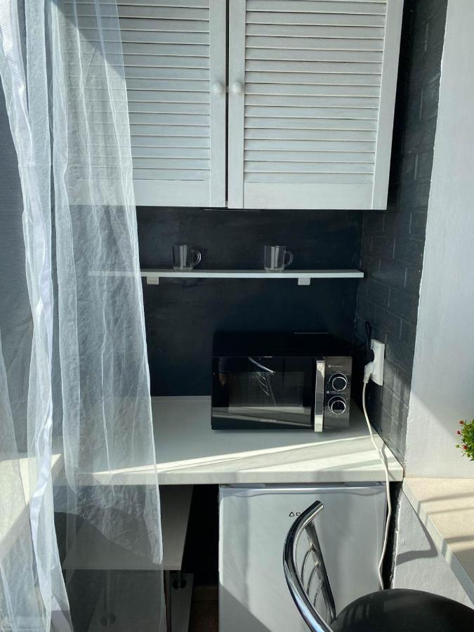 ハルキウWell Located Studio - Yaroslavska Str. 21アパートメント エクステリア 写真