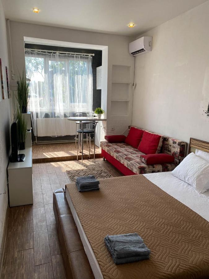 ハルキウWell Located Studio - Yaroslavska Str. 21アパートメント エクステリア 写真