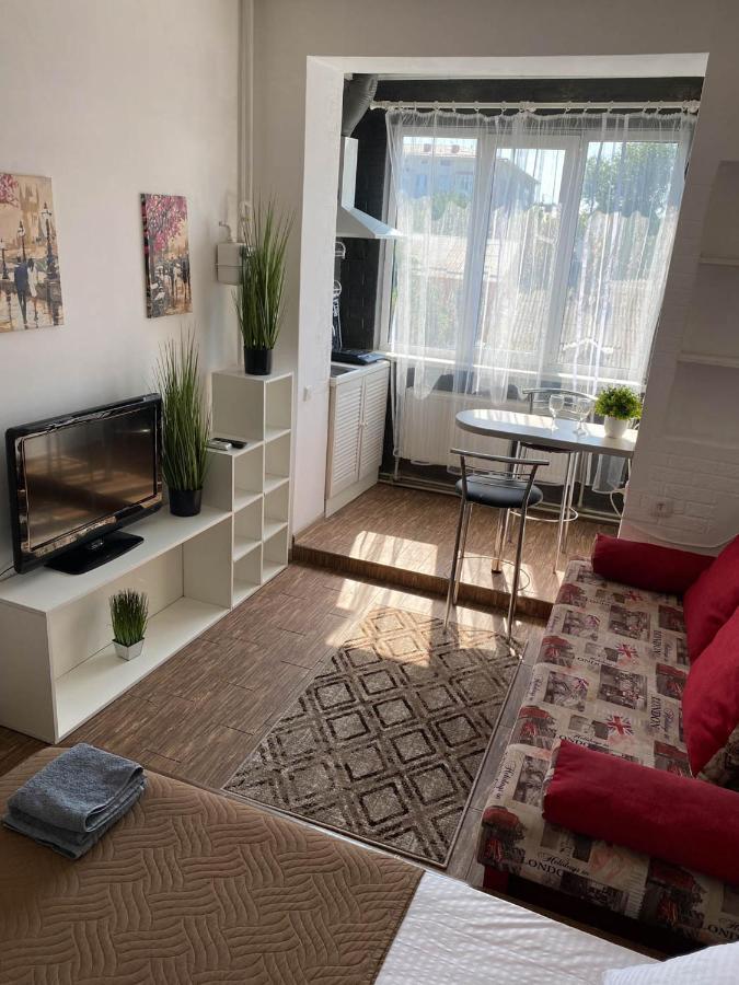 ハルキウWell Located Studio - Yaroslavska Str. 21アパートメント エクステリア 写真