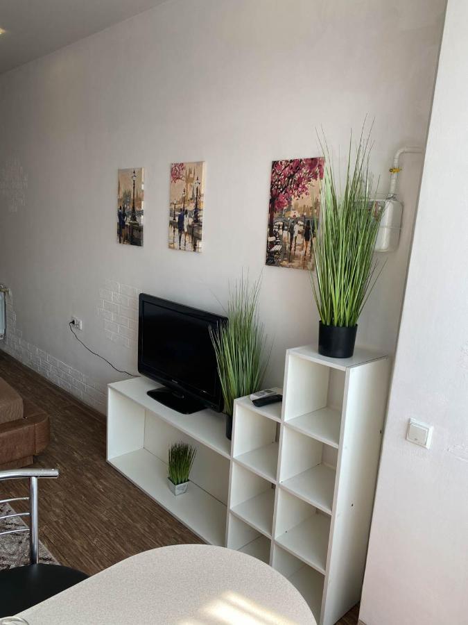 ハルキウWell Located Studio - Yaroslavska Str. 21アパートメント エクステリア 写真